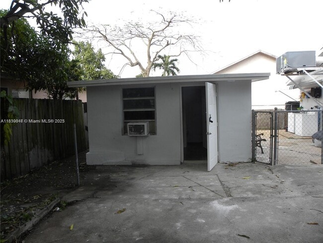 214 NW 49th Ave in Miami, FL - Building Photo - Building Photo