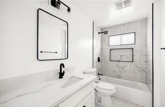 947 W Magnolia St in Compton, CA - Building Photo - Building Photo