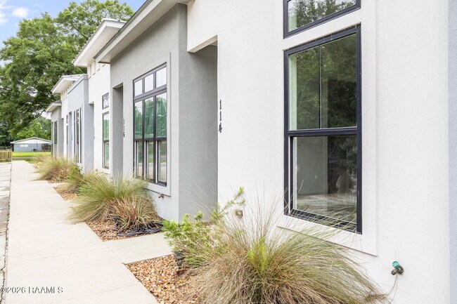 114 S Jefferson St in Broussard, LA - Building Photo - Building Photo