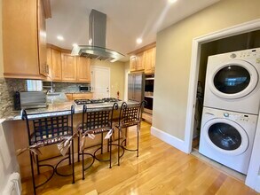 57 Lawton St, Unit 2 in Brookline, MA - Building Photo - Building Photo