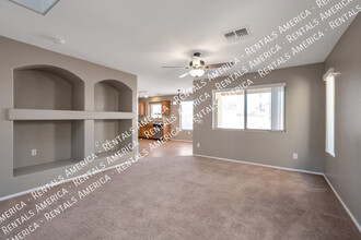 1028 E Dragon Fly Rd in Queen Creek, AZ - Foto de edificio - Building Photo