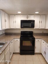 8215 N 21st Dr-Unit -D107 in Phoenix, AZ - Building Photo - Building Photo
