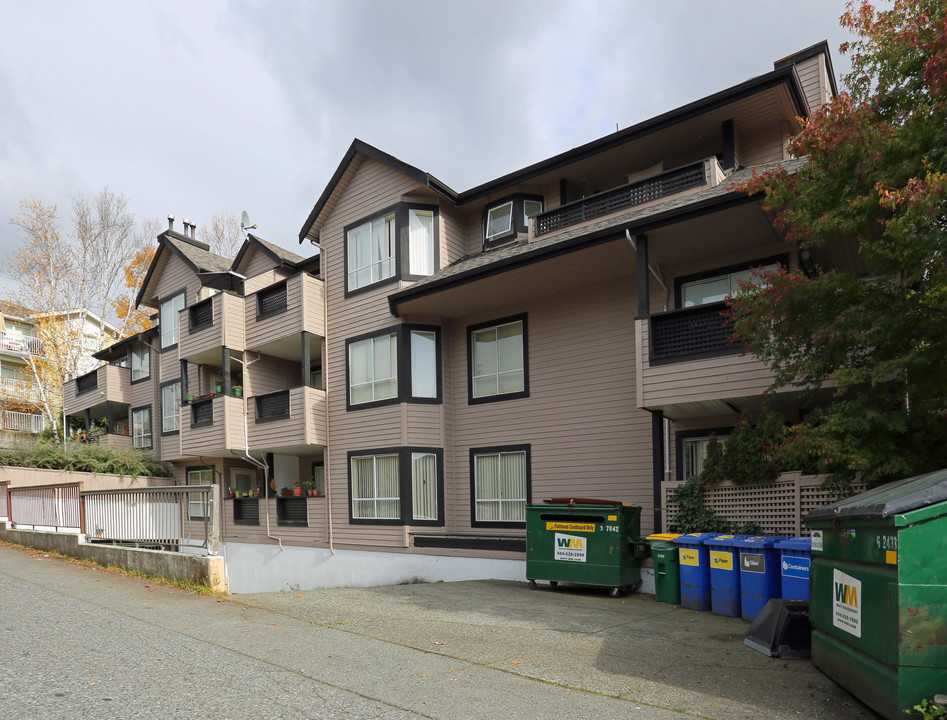 The Leighton Apartments in North Vancouver, BC - Building Photo