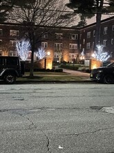 Kensington Court Apartments in Hempstead, NY - Foto de edificio - Building Photo