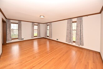 2 Vivian Pl in Suffern, NY - Building Photo - Building Photo