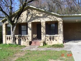 7680 US-31 in Calera, AL - Building Photo