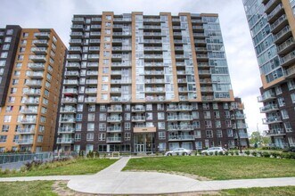 10050 De L'acadie Pl in Montréal, QC - Building Photo - Building Photo