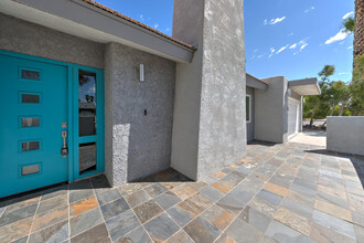 988 E El Conquistador in Palm Springs, CA - Building Photo - Building Photo