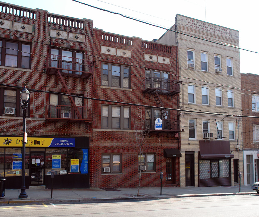 6314 Park Ave in West New York, NJ - Building Photo