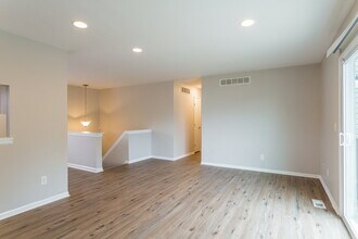 1024 Esther Dr in Columbus, OH - Building Photo - Building Photo