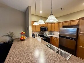 636 Grandview Ct, Unit 636 in Iowa City, IA - Building Photo - Building Photo