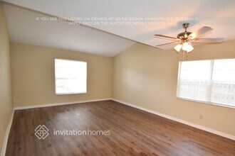 12406 Driftstone Way in Riverview, FL - Foto de edificio - Building Photo