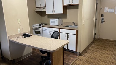 Sonesta Simply Suites Memphis - Extended Stay in Memphis, TN - Building Photo - Building Photo