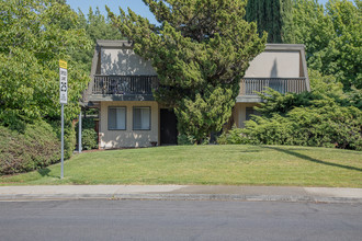 2714 Jones Rd in Walnut Creek, CA - Foto de edificio - Primary Photo