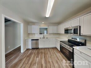 7432 Hidden Creek Dr in Charlotte, NC - Building Photo - Building Photo