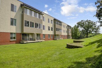 Quail Ridge Apartments in Eden Prairie, MN - Building Photo - Building Photo