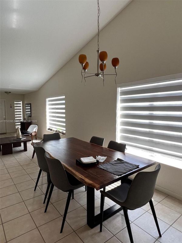 1090 Golden Cane Dr in Weston, FL - Building Photo - Building Photo