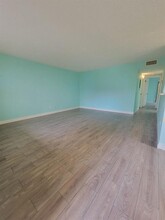 3300 Fox Chase Cir in Palm Harbor, FL - Building Photo - Building Photo