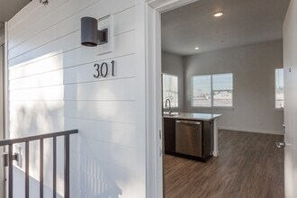 1111 W Fourth Plain Blvd in Vancouver, WA - Building Photo - Building Photo