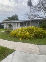9815 Pan American Dr in Cutler Bay, FL - Building Photo