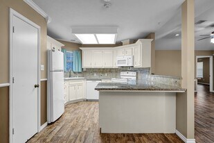 415 Paradise Ln in Montgomery, TX - Building Photo