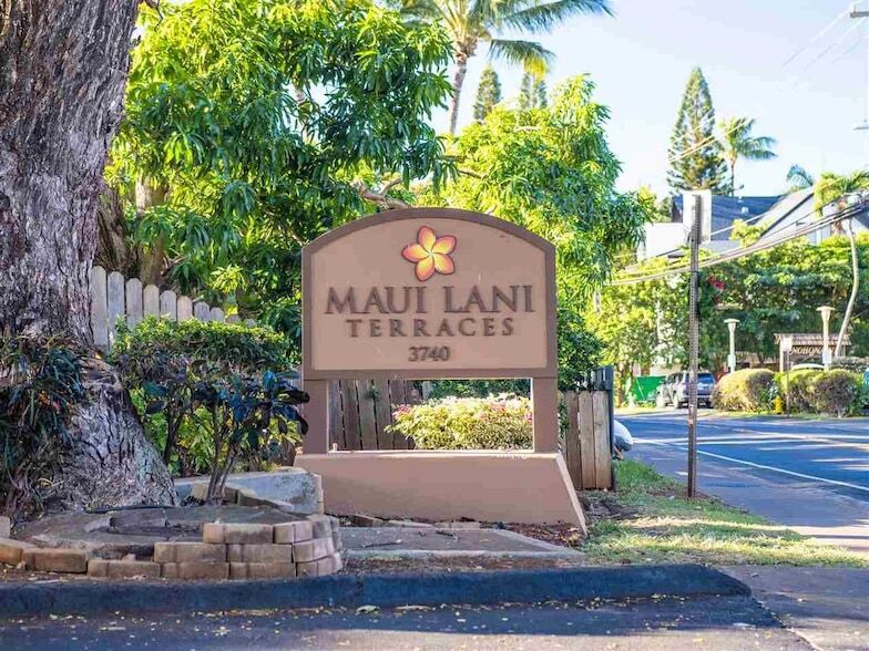 3740 Lower Honoapiilani Rd, Unit E204 in Lahaina, HI - Foto de edificio