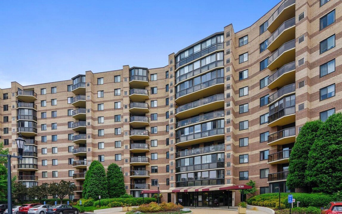8360 Greensboro Dr in McLean, VA - Building Photo