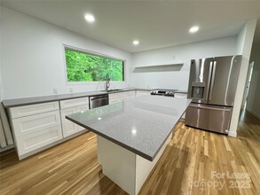 325 Hollice Pl in Matthews, NC - Building Photo - Building Photo