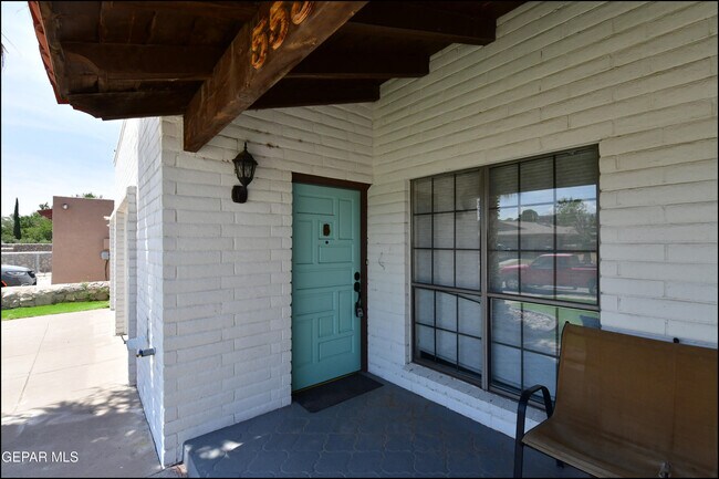 5534 Oakbriar Cir in El Paso, TX - Building Photo - Building Photo