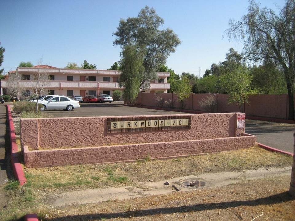 Burkwood Apartments in Tempe, AZ - Building Photo