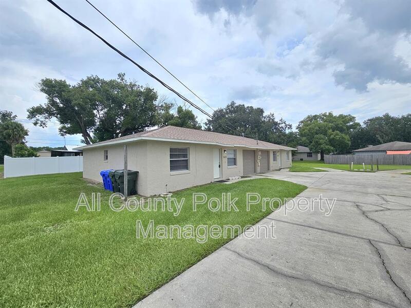 5423 N Orange Ave in Lakeland, FL - Building Photo
