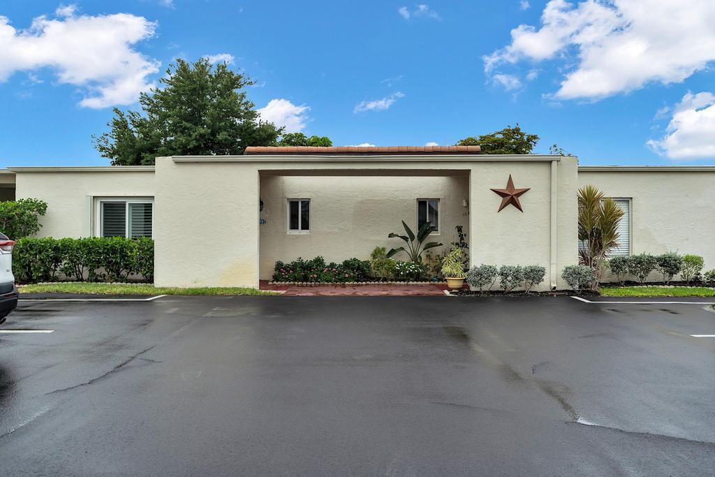 2671 Boundbrook Dr S in West Palm Beach, FL - Foto de edificio