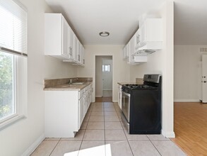 731 Orange Ave, Unit 14 in Long Beach, CA - Building Photo - Building Photo