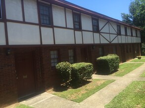 English North Apartments in Warner Robins, GA - Building Photo - Building Photo