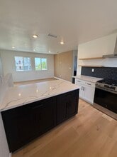 11235 S Hobart Blvd in Los Angeles, CA - Building Photo - Building Photo