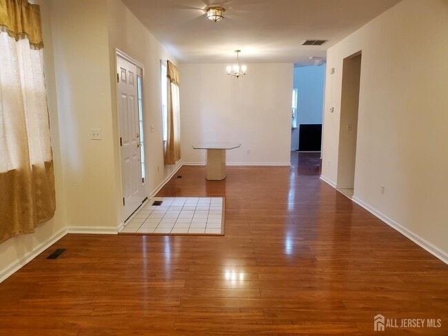 202 Alder Ct in New Brunswick, NJ - Building Photo - Building Photo