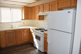 1360 Pacific Terrace Dr in Las Vegas, NV - Building Photo - Building Photo