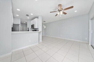 10711 Savannah Wood Ct in Orlando, FL - Building Photo - Building Photo