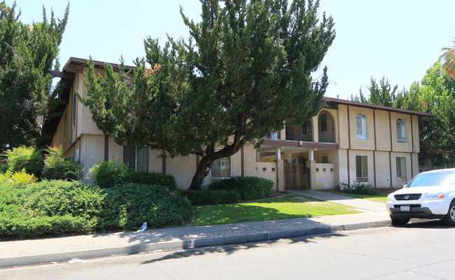 1166 B St in Yuba City, CA - Foto de edificio - Building Photo