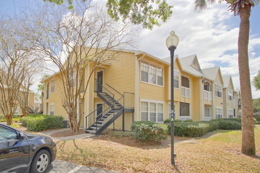 1043 S Hiawassee Rd in Orlando, FL - Building Photo