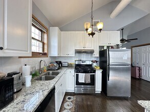 1424 W Division St, Unit G04C in Chicago, IL - Building Photo - Building Photo