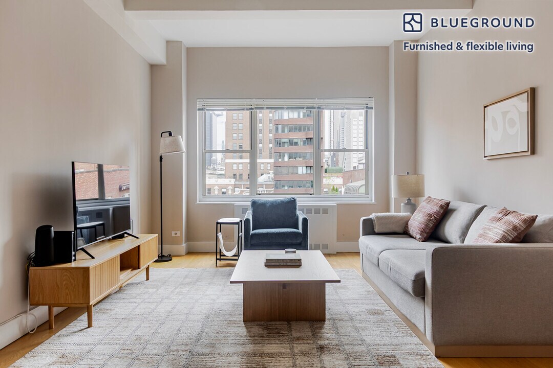 28 Park Ave in New York, NY - Building Photo