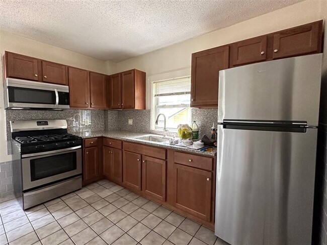 5 Adams St, Unit #1 in Somerville, MA - Foto de edificio - Building Photo
