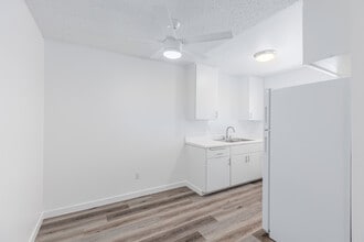 Villa Seville in Chula Vista, CA - Foto de edificio - Interior Photo