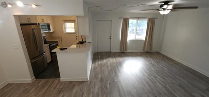3061 NE 49th St, Unit 10 in Fort Lauderdale, FL - Foto de edificio - Building Photo