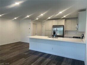 10714 Burton Grove Ave in Las Vegas, NV - Building Photo - Building Photo