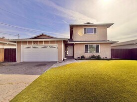 14550 Acapulco Rd in San Leandro, CA - Building Photo