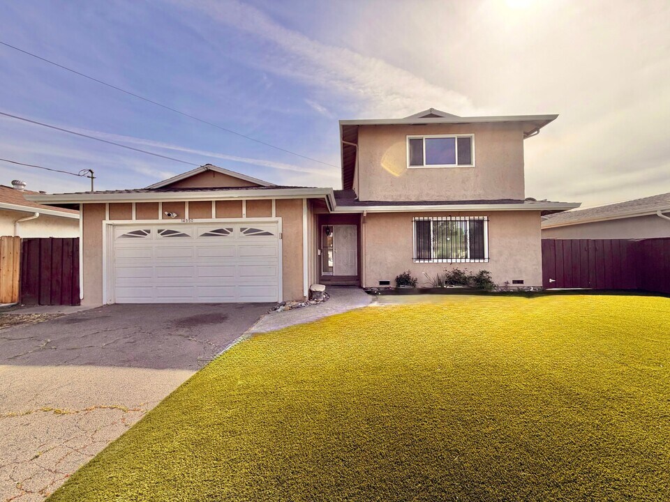 14550 Acapulco Rd in San Leandro, CA - Building Photo