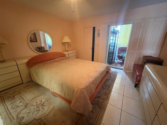 202 Greenbrier C, Unit 2020 in West Palm Beach, FL - Building Photo - Building Photo