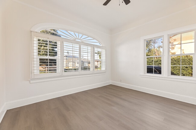 6250 S Van Ness Ave in Los Angeles, CA - Building Photo - Building Photo